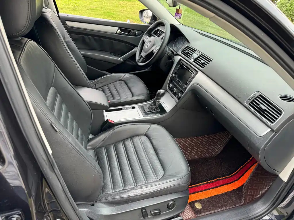 VOLKSWAGEN PASSAT 2013