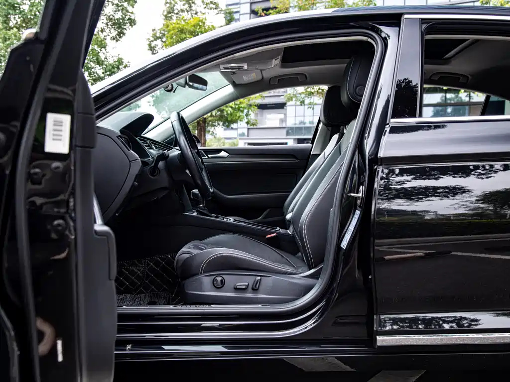 VOLKSWAGEN MAGOTAN 2020
