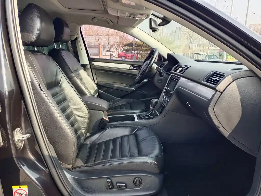 VOLKSWAGEN PASSAT 2016