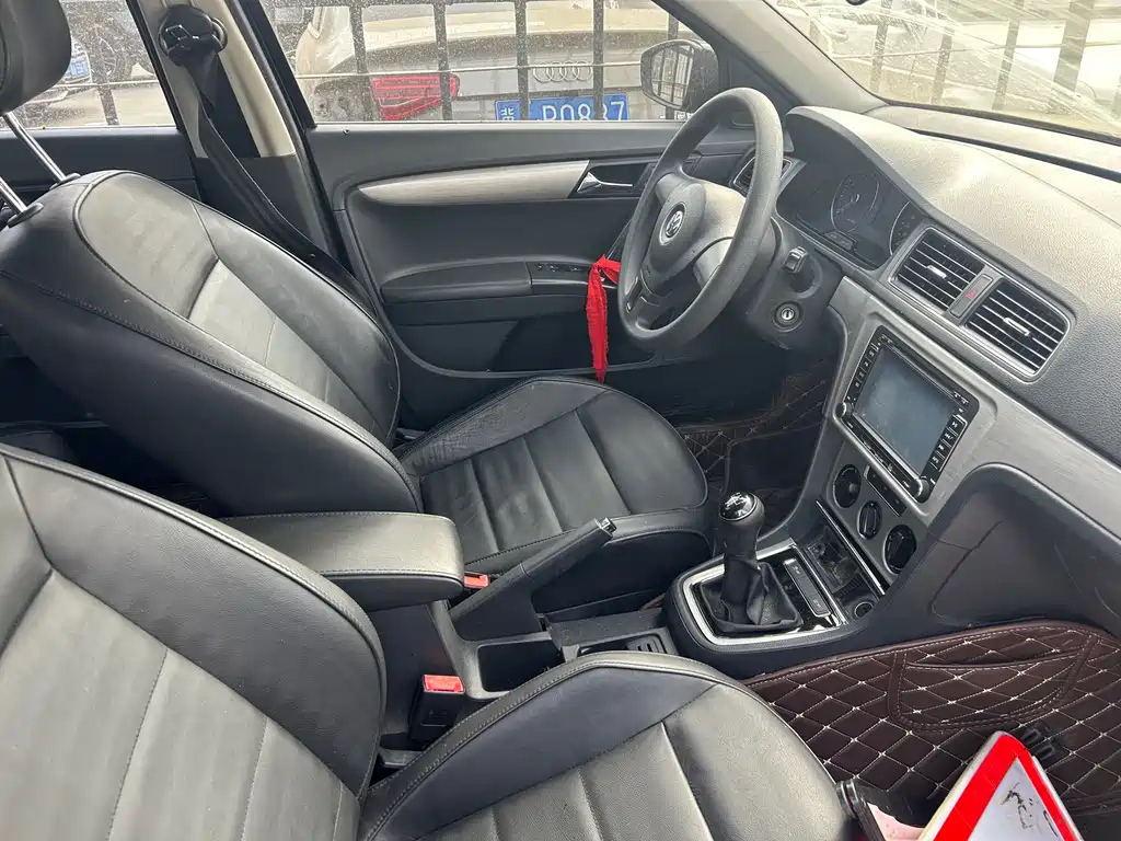 VOLKSWAGEN LAVIDA 2014