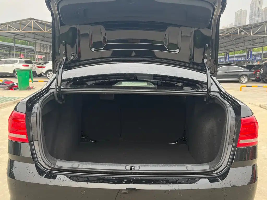 VOLKSWAGEN LAVIDA 2016