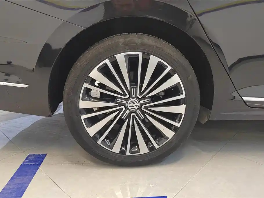 VOLKSWAGEN PASSAT 2020