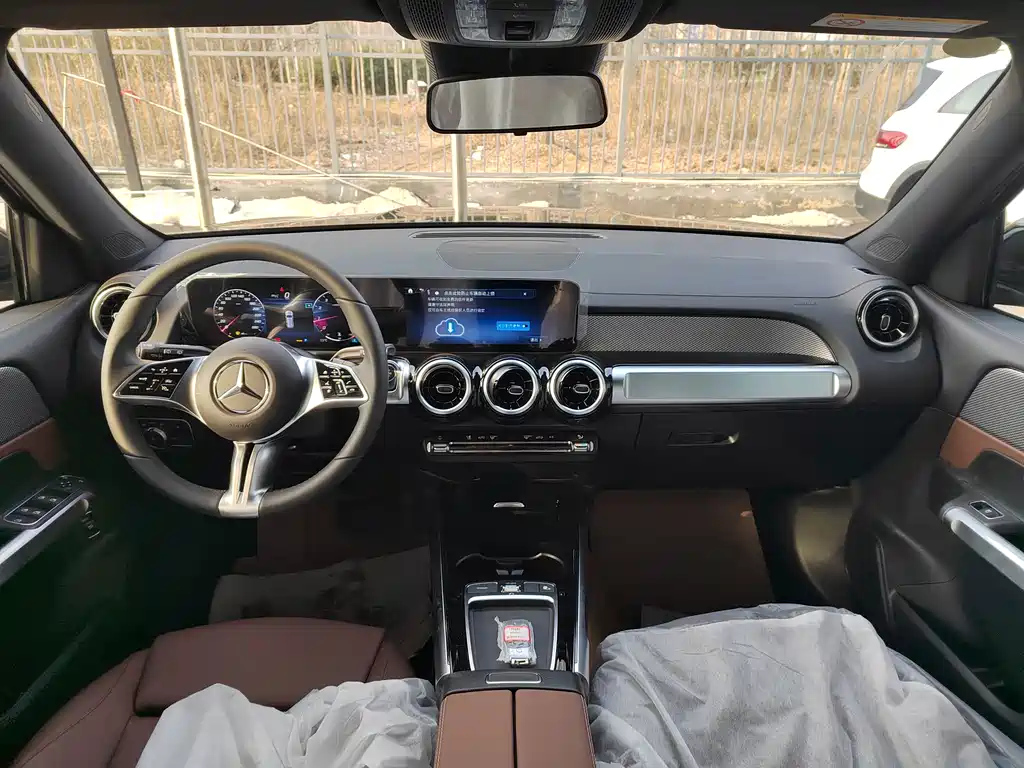 MERCEDES BENZ GLB 2024