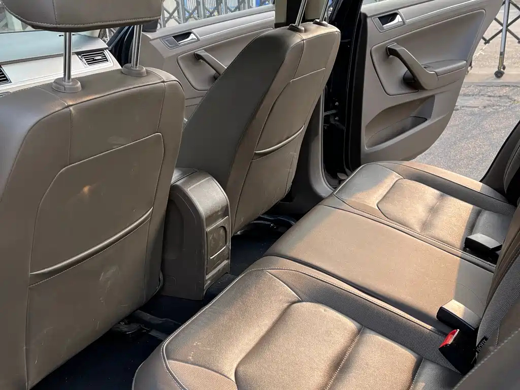 VOLKSWAGEN BORA 2015
