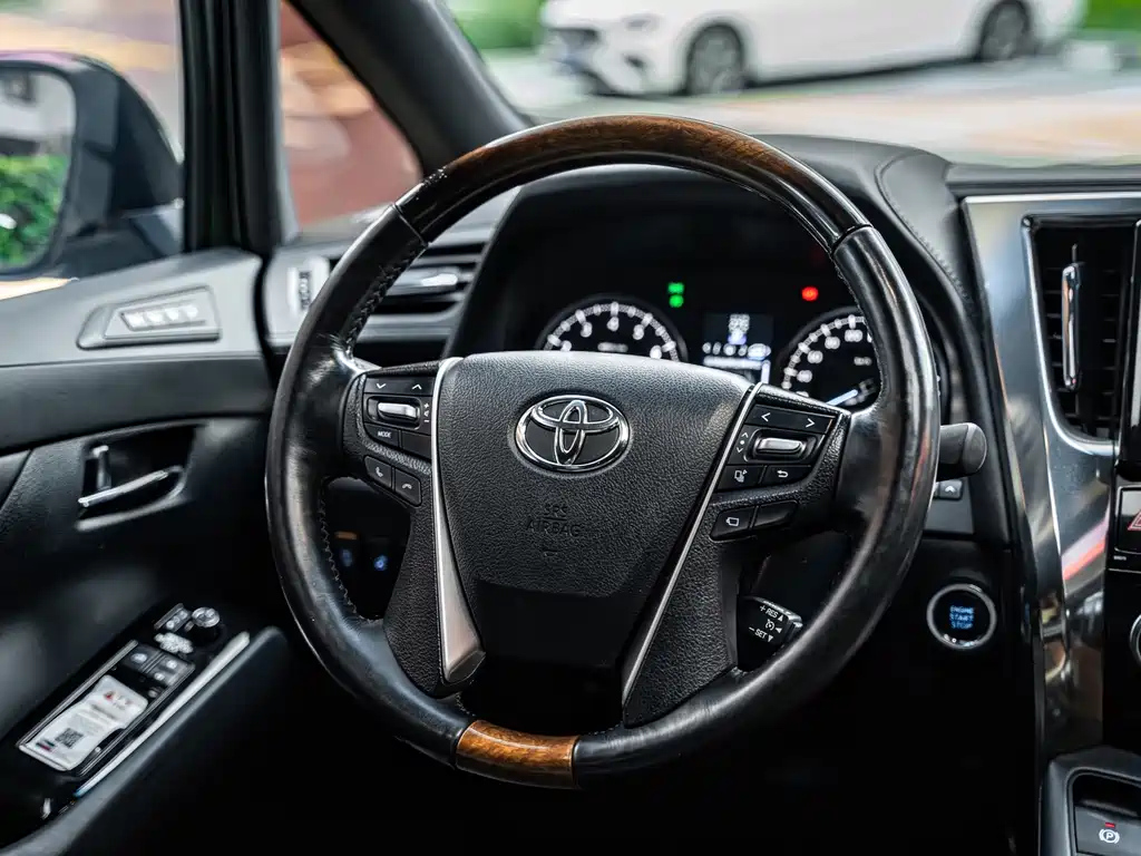 TOYOTA ALPHARD 2018