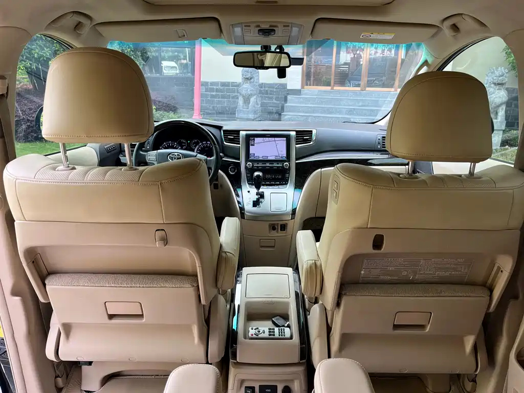 TOYOTA ALPHARD 2012
