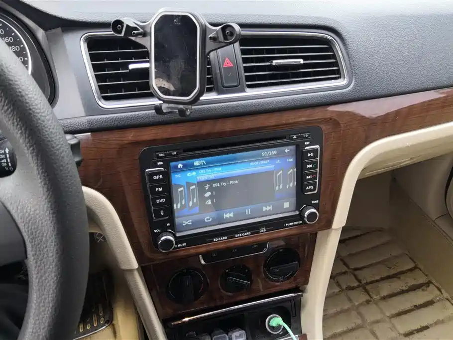 VOLKSWAGEN LAVIDA 2014