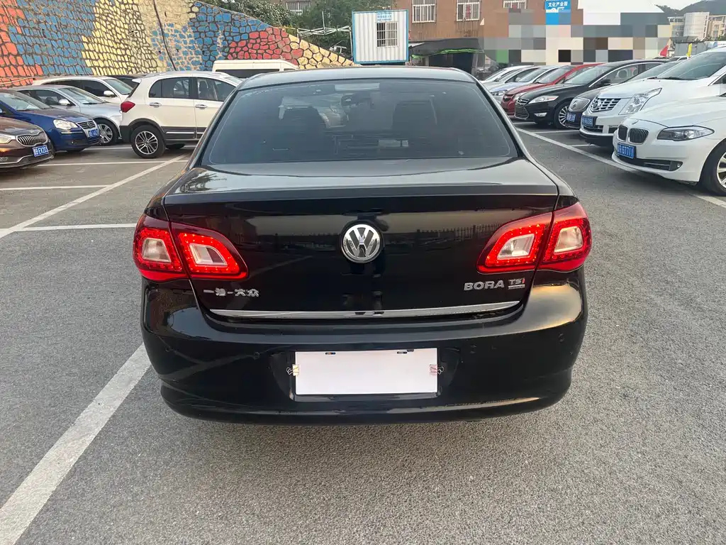 VOLKSWAGEN BORA 2011