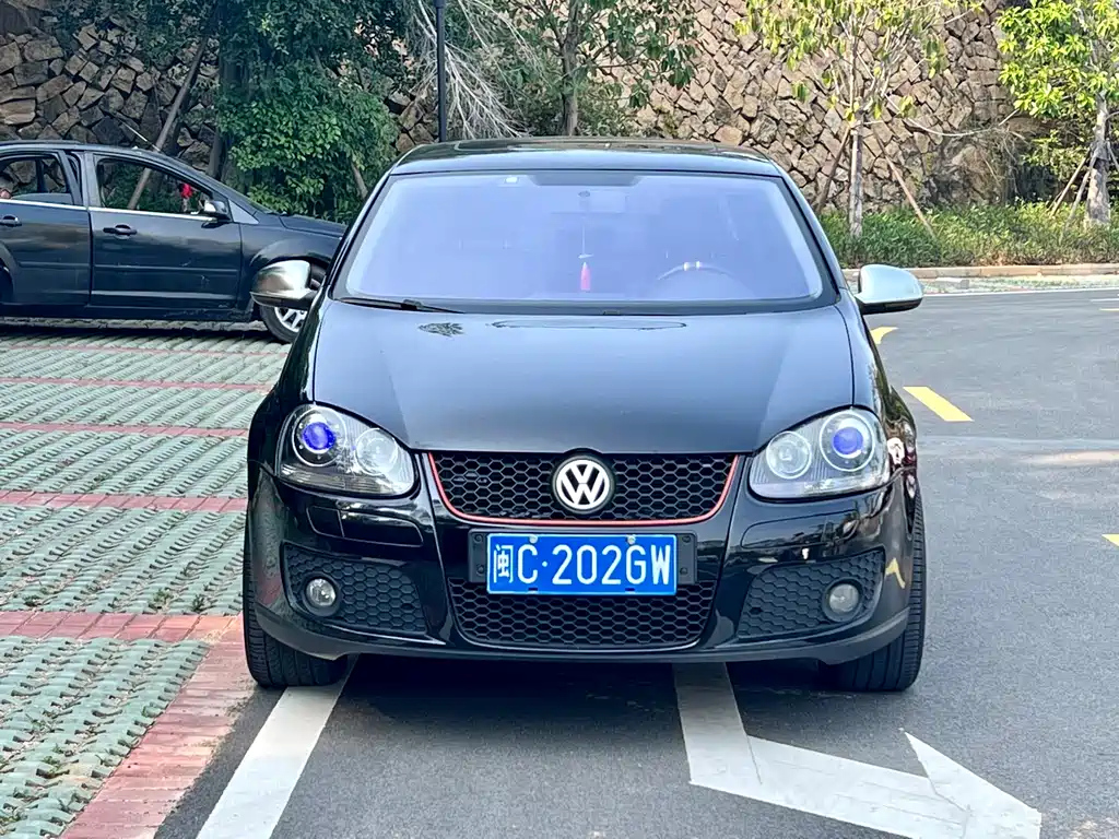 VOLKSWAGEN SAGITAR 2010