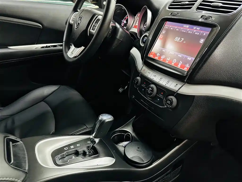 DODGE JCUV 2015