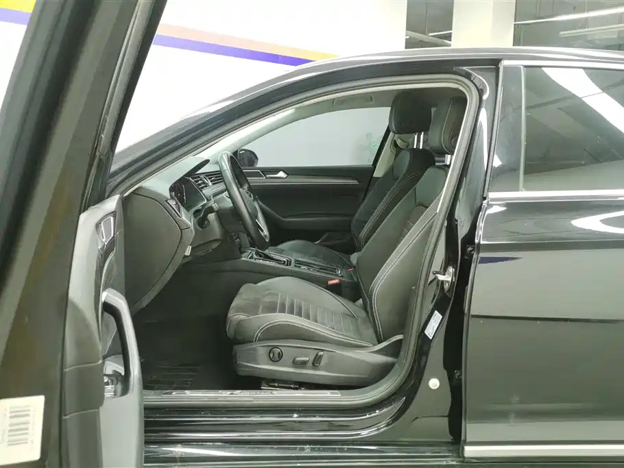 VOLKSWAGEN MAGOTAN 2021