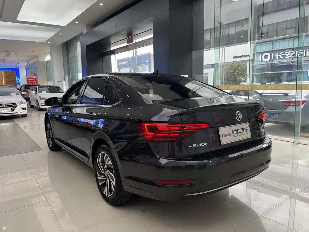 VOLKSWAGEN SAGITAR 2022