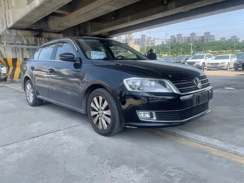 VOLKSWAGEN LAVIDA 2014