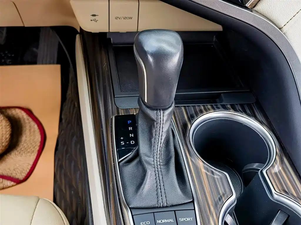 TOYOTA CAMRY 2019