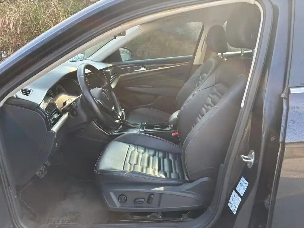 VOLKSWAGEN PASSAT 2019