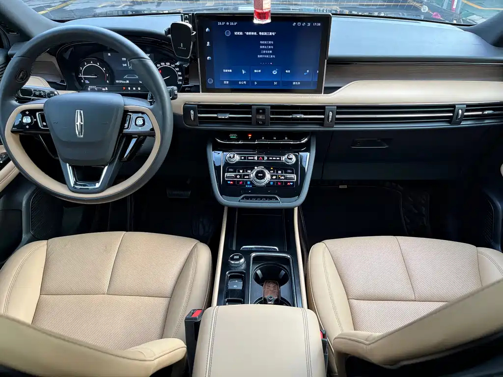 LINCOLN ADVENTURER 2020