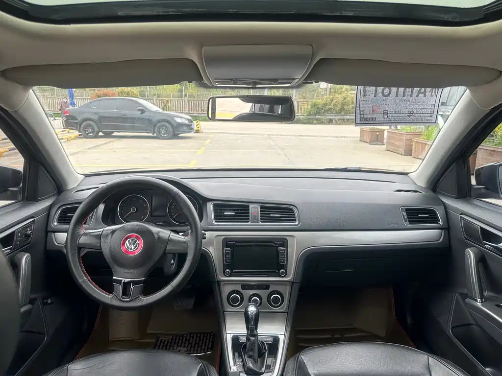 VOLKSWAGEN LAVIDA 2013
