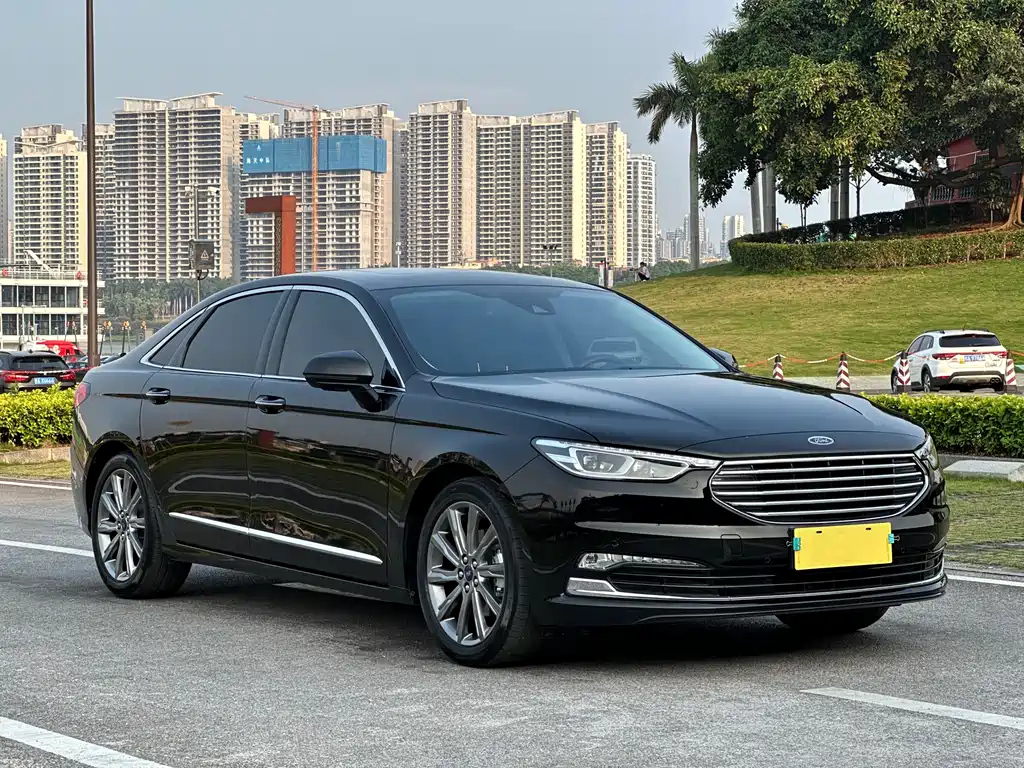 FORD TAURUS 2021