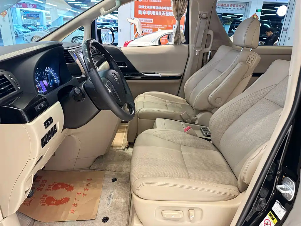 TOYOTA ALPHARD 2012