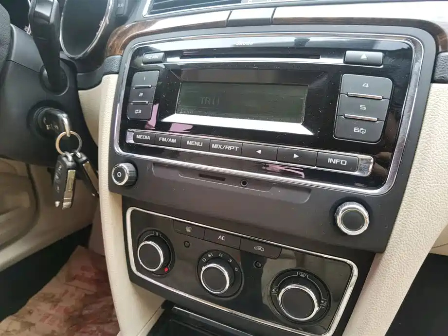 SKODA SUPERB 2013