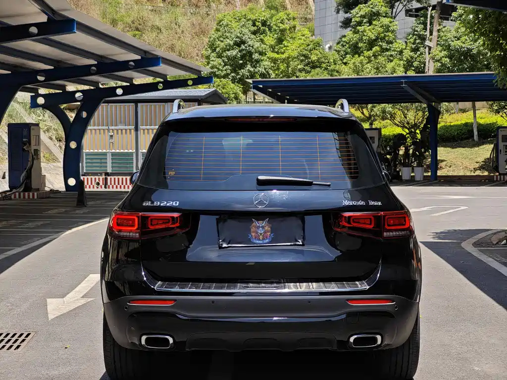 MERCEDES BENZ GLB 2023