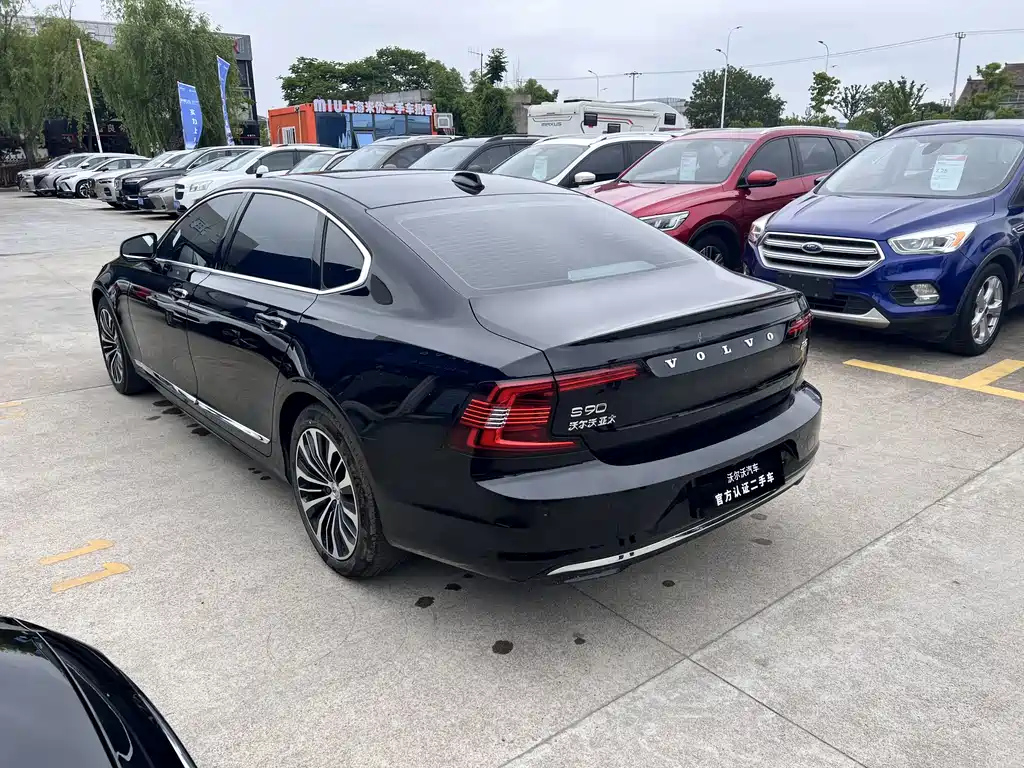 VOLVO S90 2023
