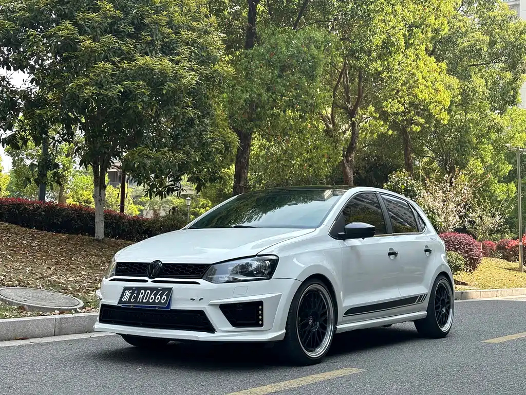VOLKSWAGEN POLO 2014