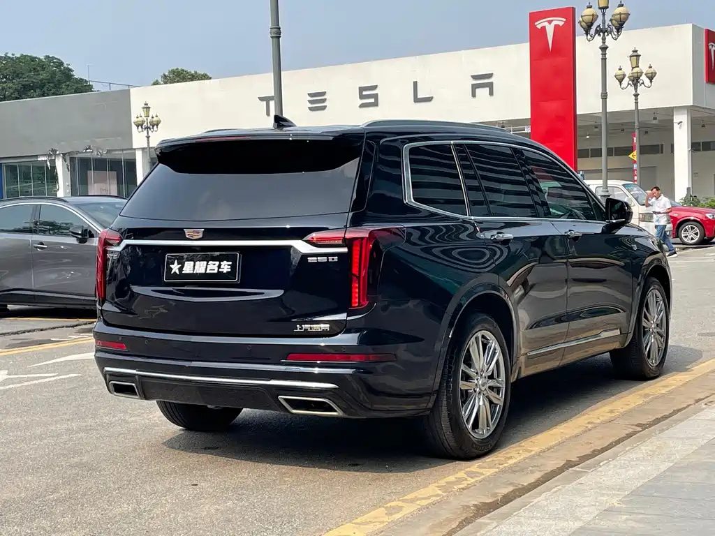 CADILLAC XT6 2021