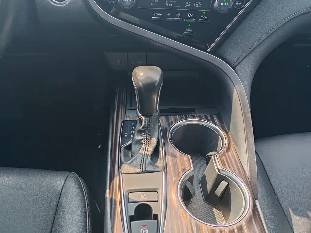 TOYOTA CAMRY 2019