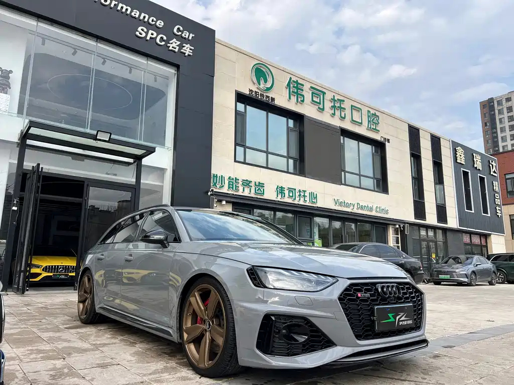 AUDI RS 4 2021