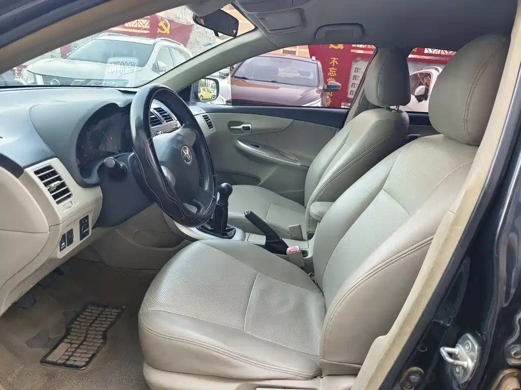 TOYOTA COROLLA 2010