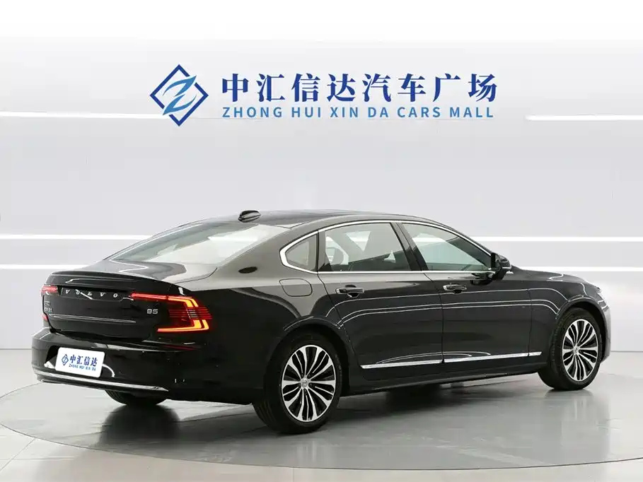VOLVO S90 2024