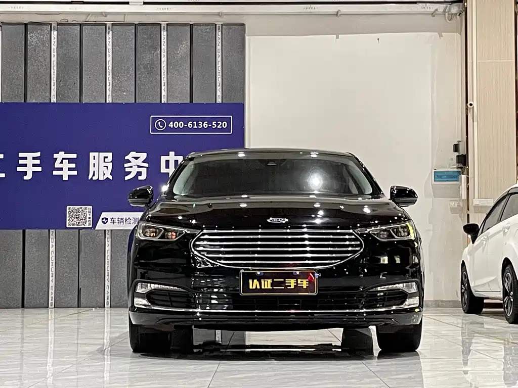 FORD TAURUS 2021
