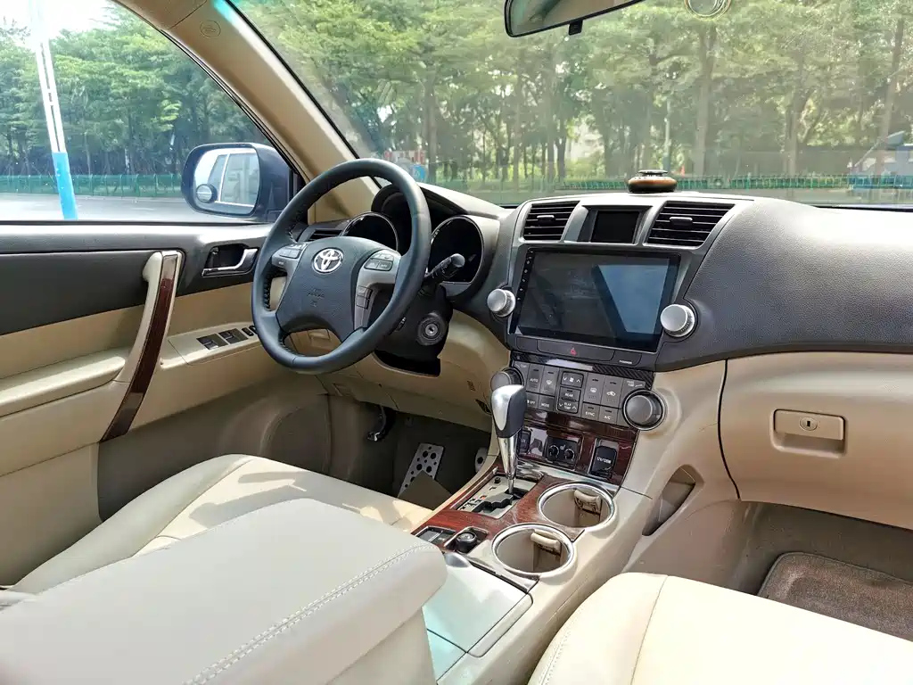 TOYOTA HIGHLANDER 2010