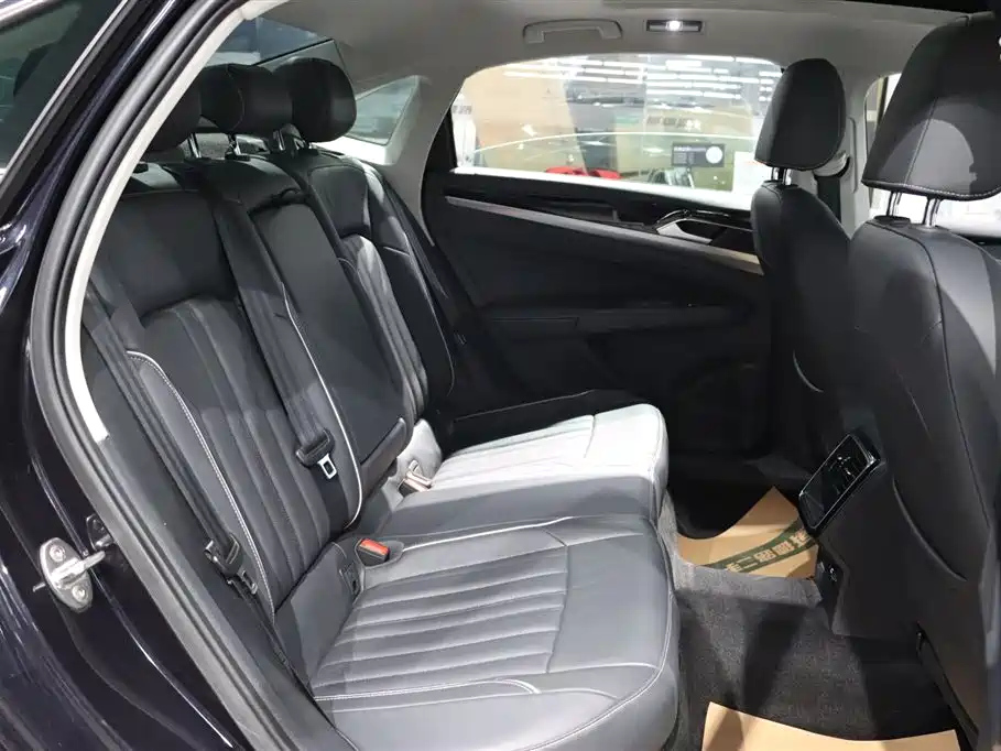VOLKSWAGEN PASSAT 2022