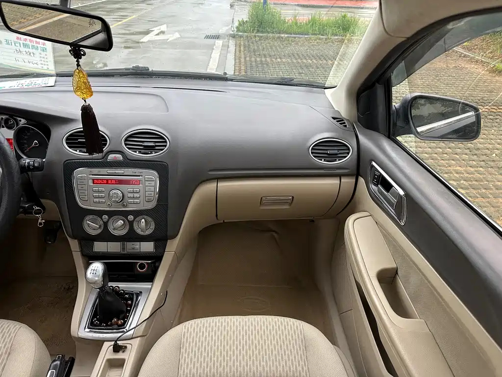 FORD FOCUS 2011