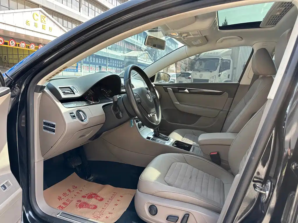 VOLKSWAGEN MAGOTAN 2014