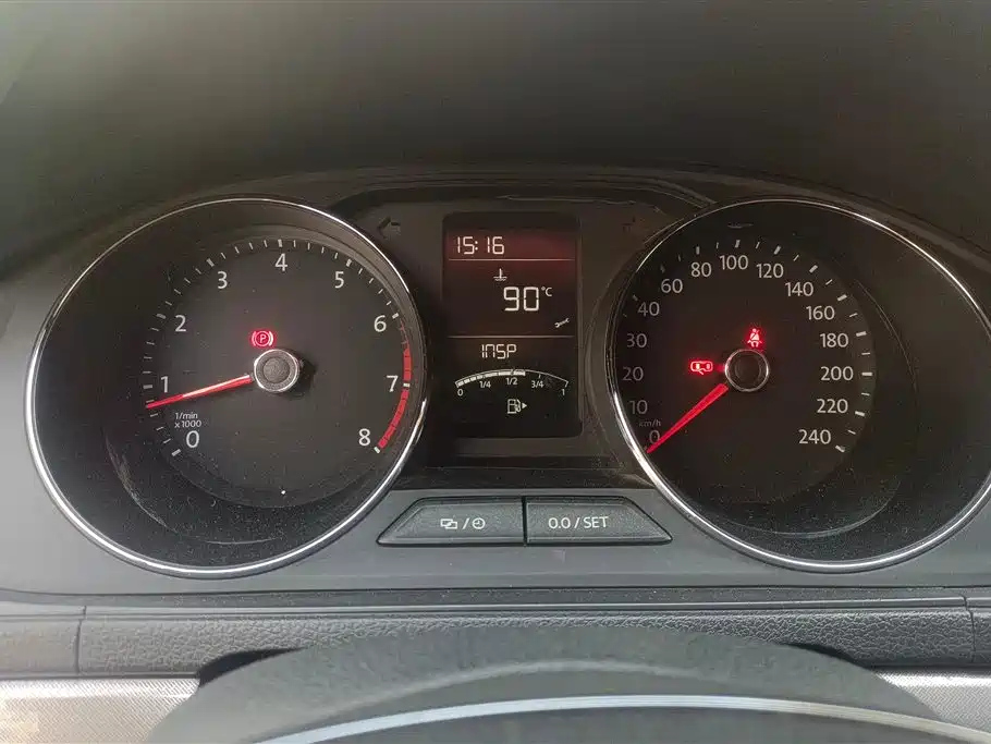 VOLKSWAGEN LAVIDA 2015