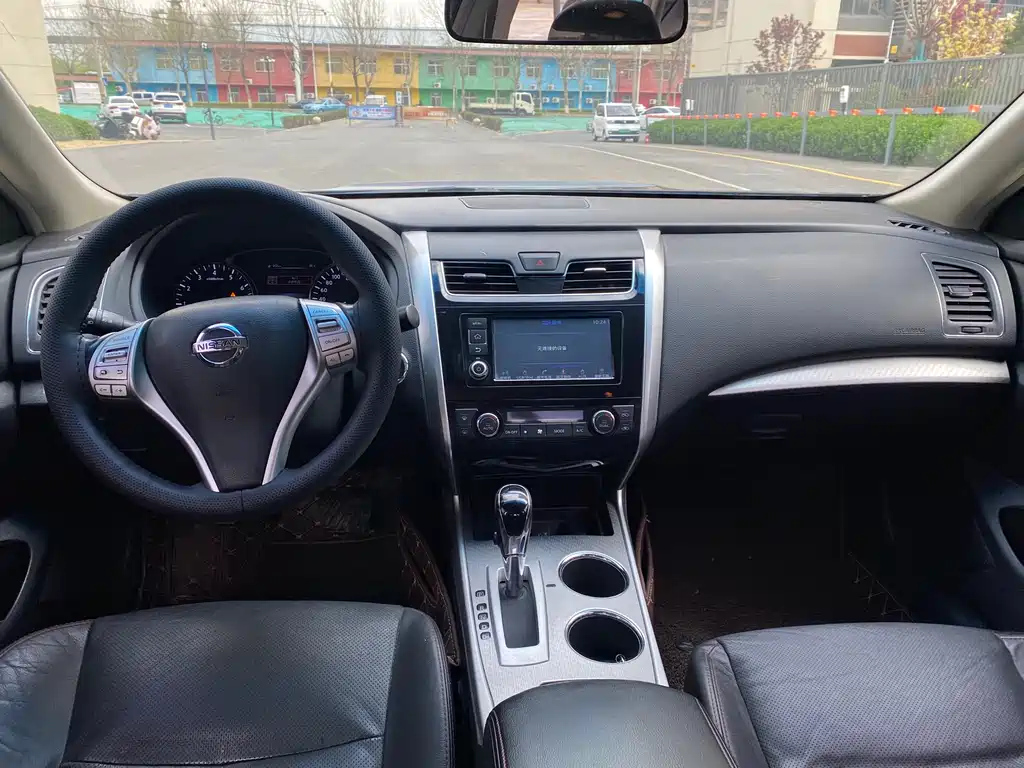 NISSAN TEANA 2017