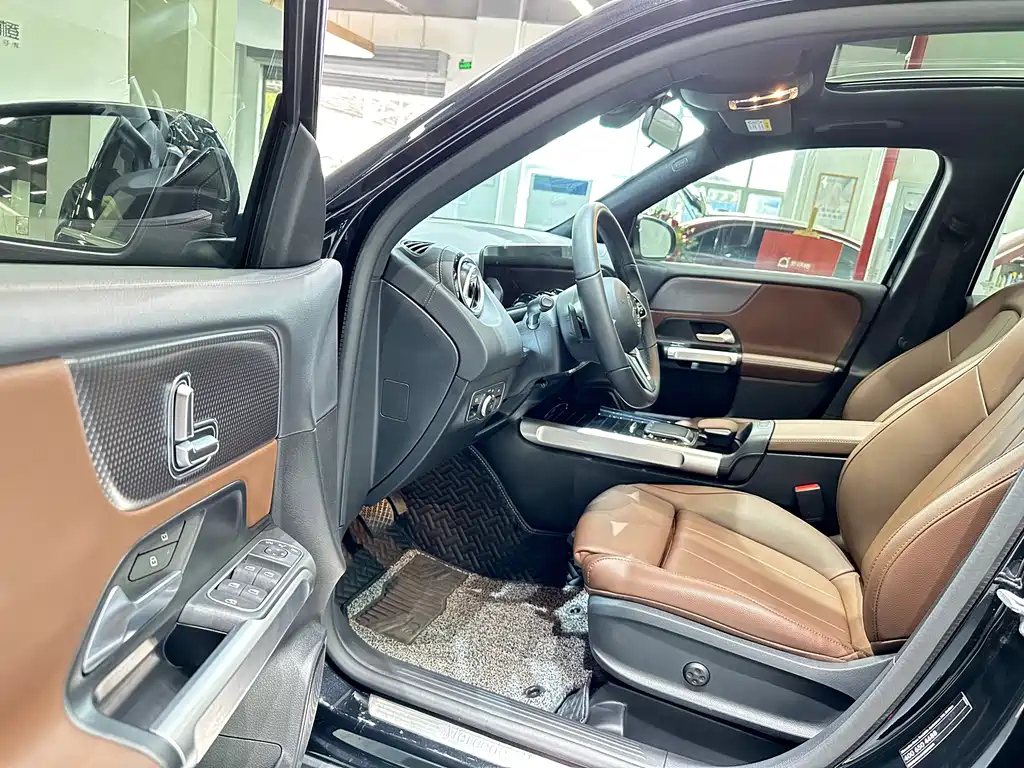 MERCEDES BENZ GLB 2023