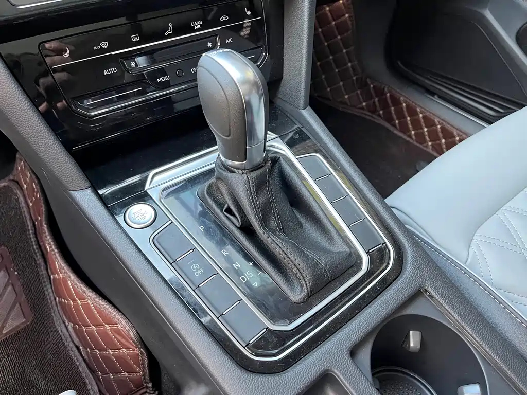 VOLKSWAGEN MAGOTAN 2024