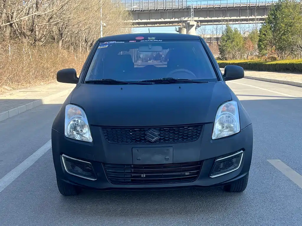 SUZUKI SWIFT 2015