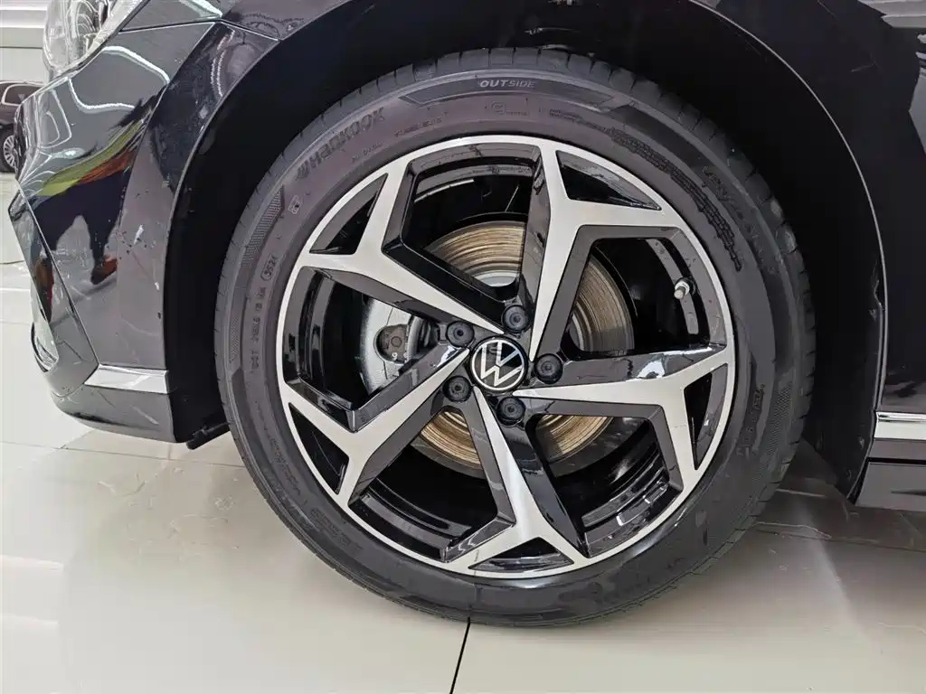 VOLKSWAGEN MAGOTAN 2024