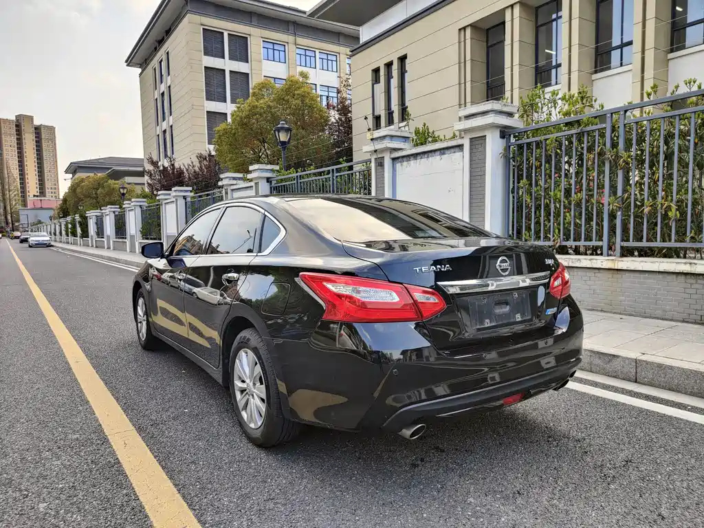 NISSAN TEANA 2016