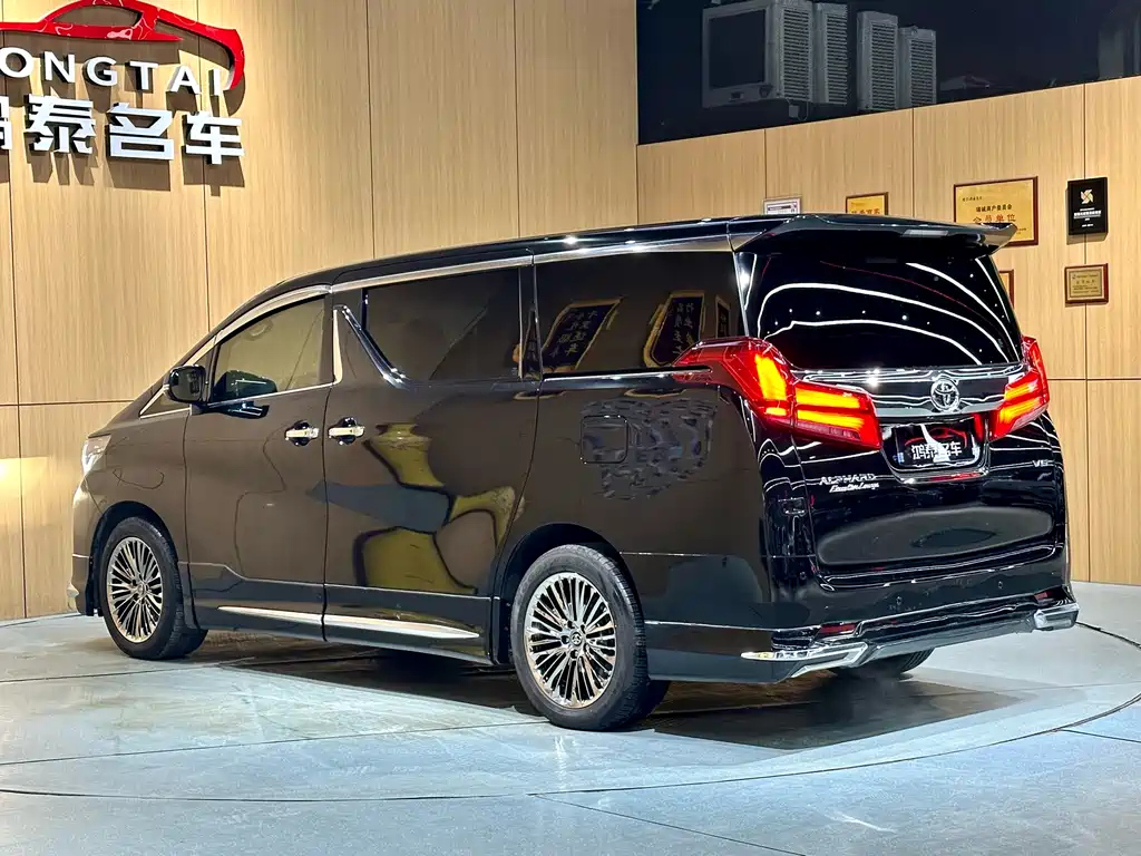 TOYOTA ALPHARD 2016