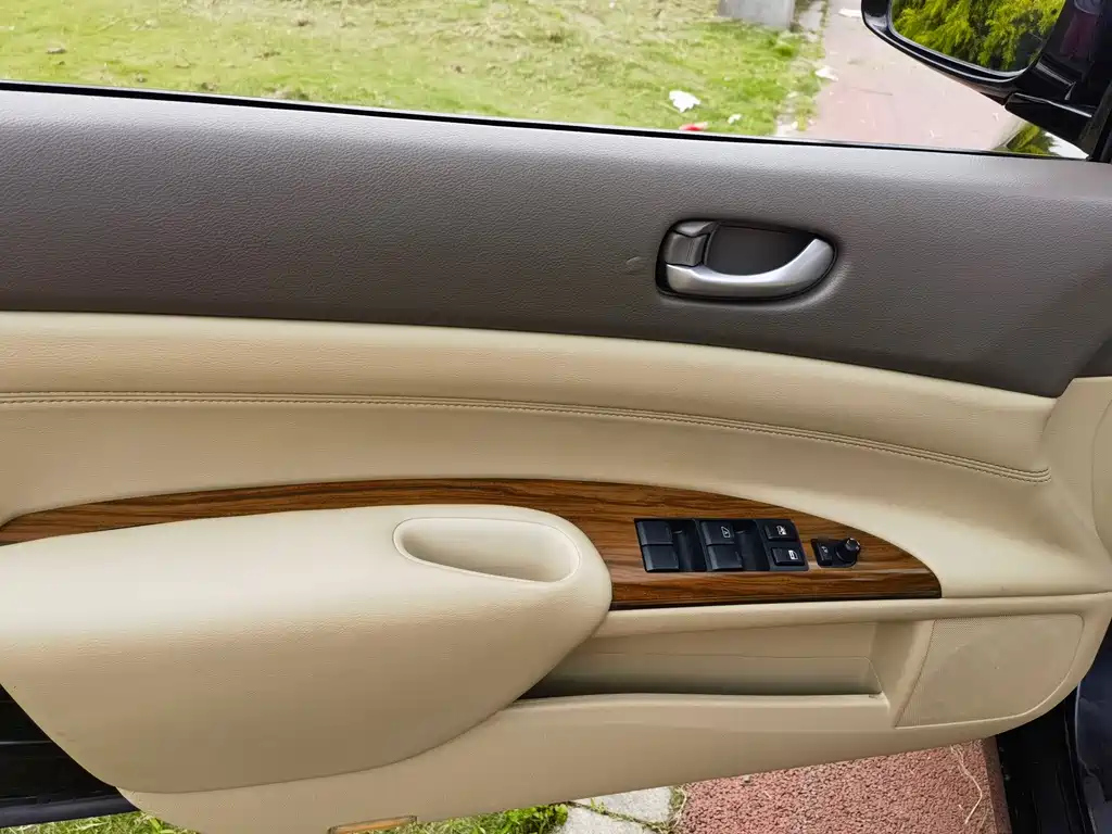 NISSAN TEANA 2012