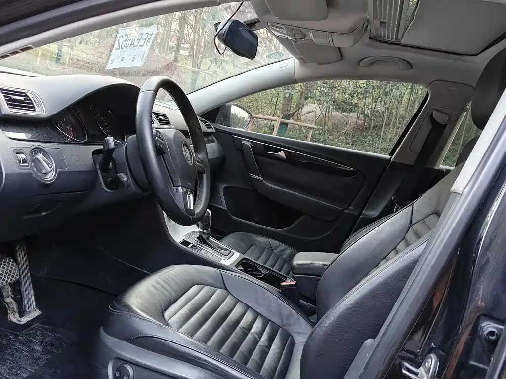 VOLKSWAGEN MAGOTAN 2012