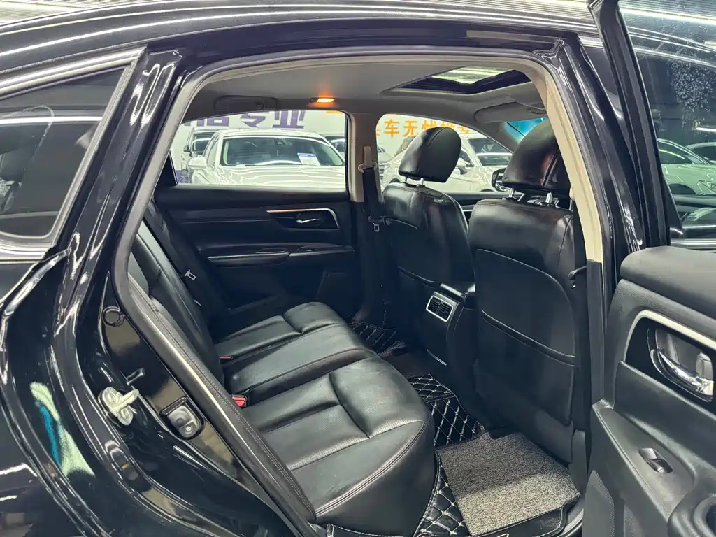 NISSAN TEANA 2019