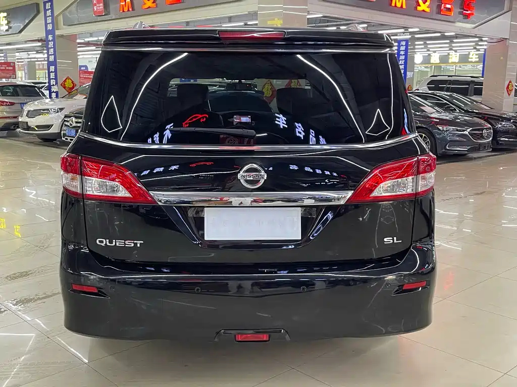NISSAN QUEST 2016