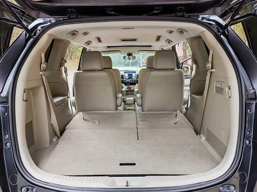 MAZDA 8 2011